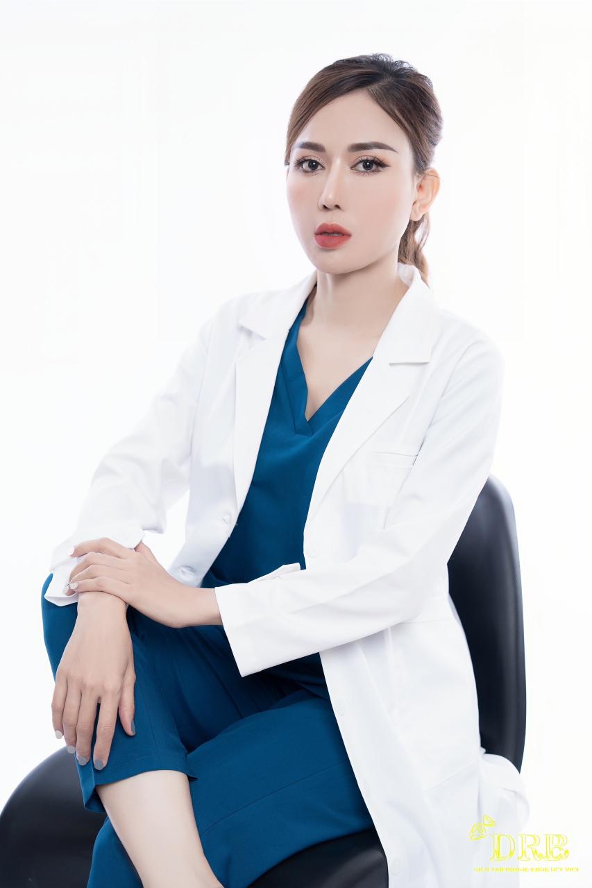 Hoa hậu Lương Thị Thùy Dung gây bất ngờ khi rẽ hướng học y dược