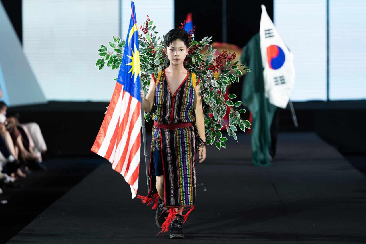 Siêu mẫu nhí Phong Thiên vinh dự nhận giải thưởng Star Kid International 2023