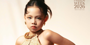 Bén duyên từ bộ sưu tập  “Pink Shadows”, Mai Phương tiếp tục đồng hành cùng NTK Trinh Châu với bộ sưu tập “Mộc” tại Malaysia